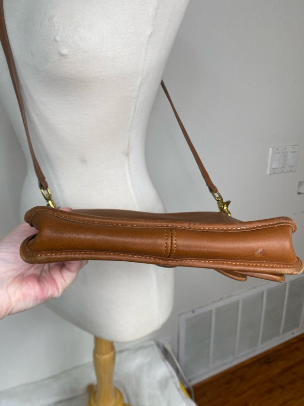 Vintage Coach Cognac Leather Station Bag With Removable Strap Classic Minimalist - Picture 5 of 16